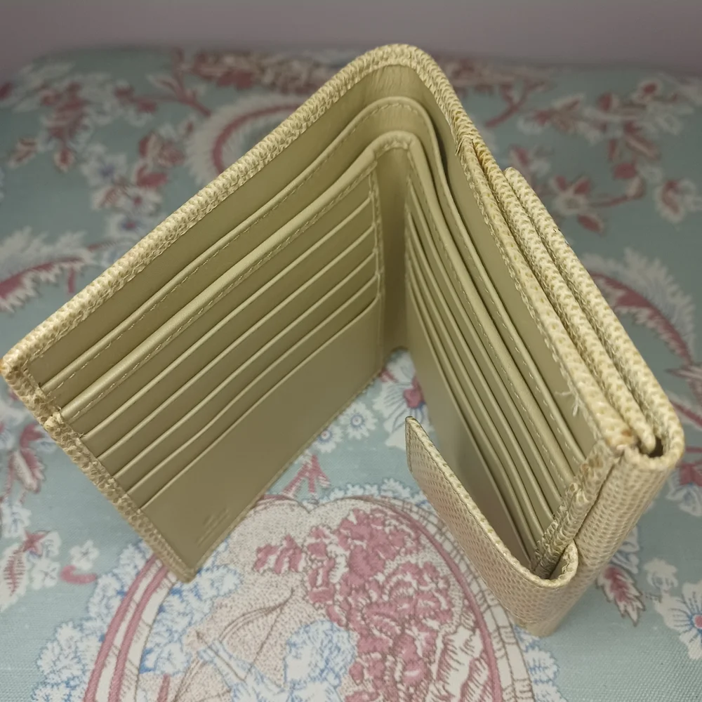 Gucci Bifold GG Marmont Wallet - Picture 9 of 12